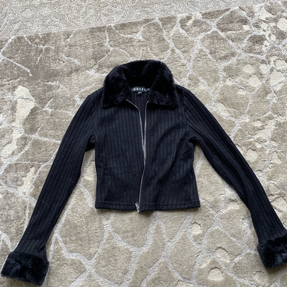 Faux fur trimmed light zip up cardigan